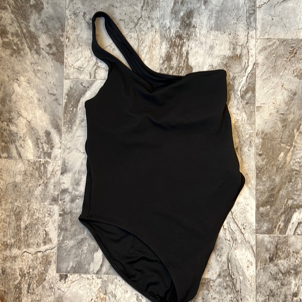 One shoulder women’s bathing suit